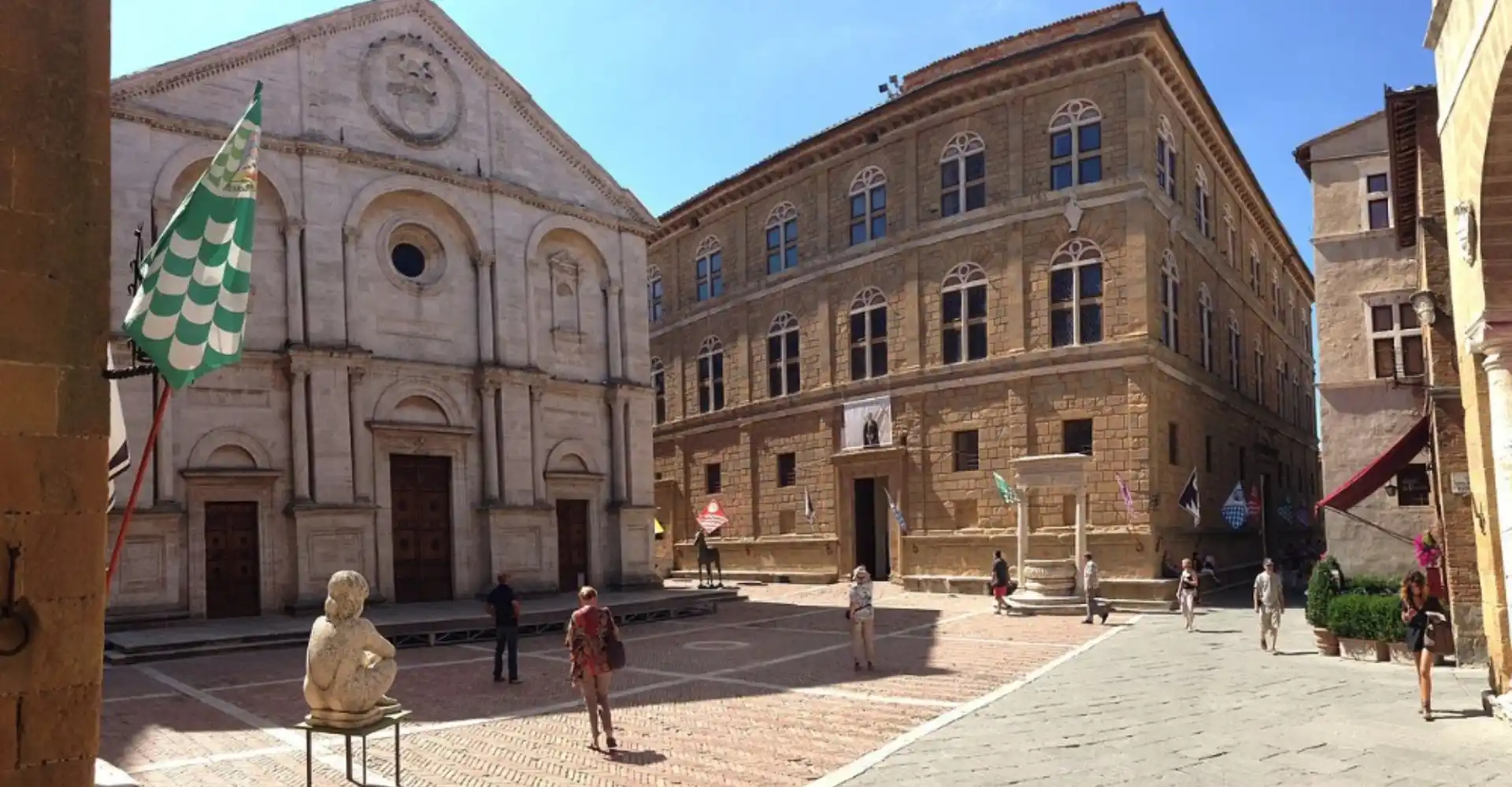 Pienza Renaissance buildings and Piazza Pio II